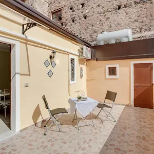 catania-central-apartment-with-terrace.taorminaitalyhotels.com/